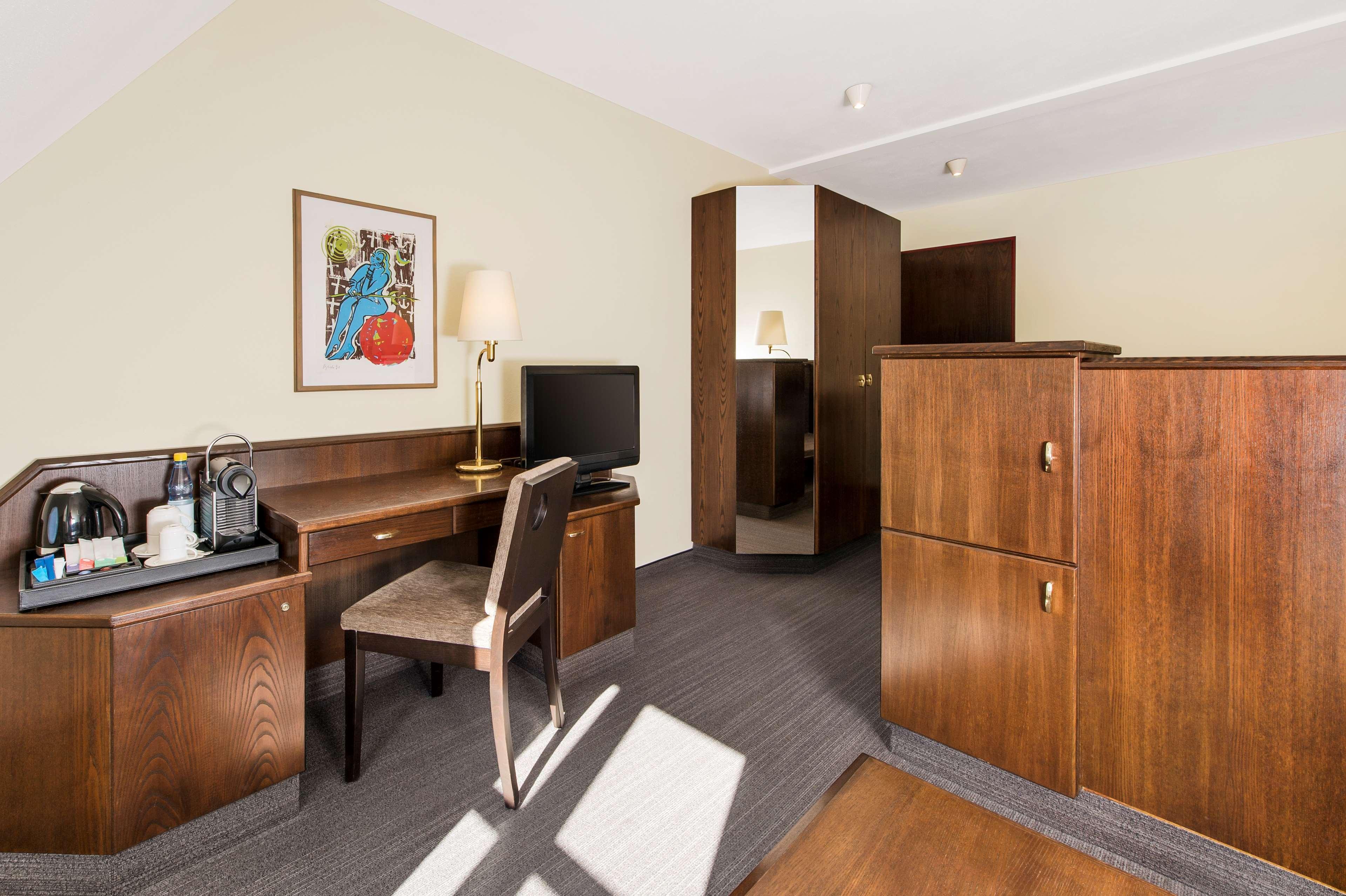 Hotel Kloesterle Noerdlingen - In Kuerze Elaya Hotel Kloesterle נורדלינגן מראה חיצוני תמונה