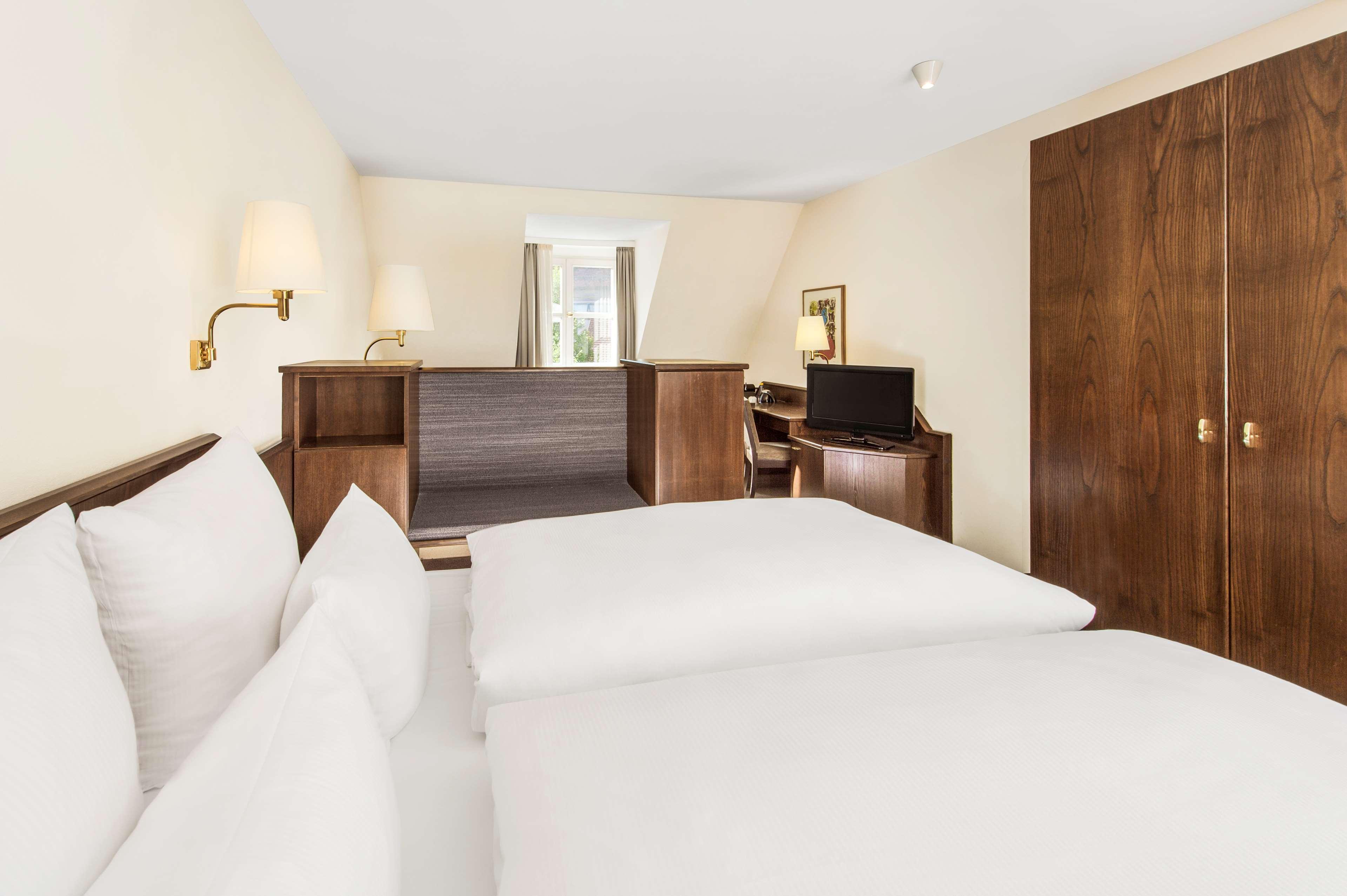 Hotel Kloesterle Noerdlingen - In Kuerze Elaya Hotel Kloesterle נורדלינגן מראה חיצוני תמונה
