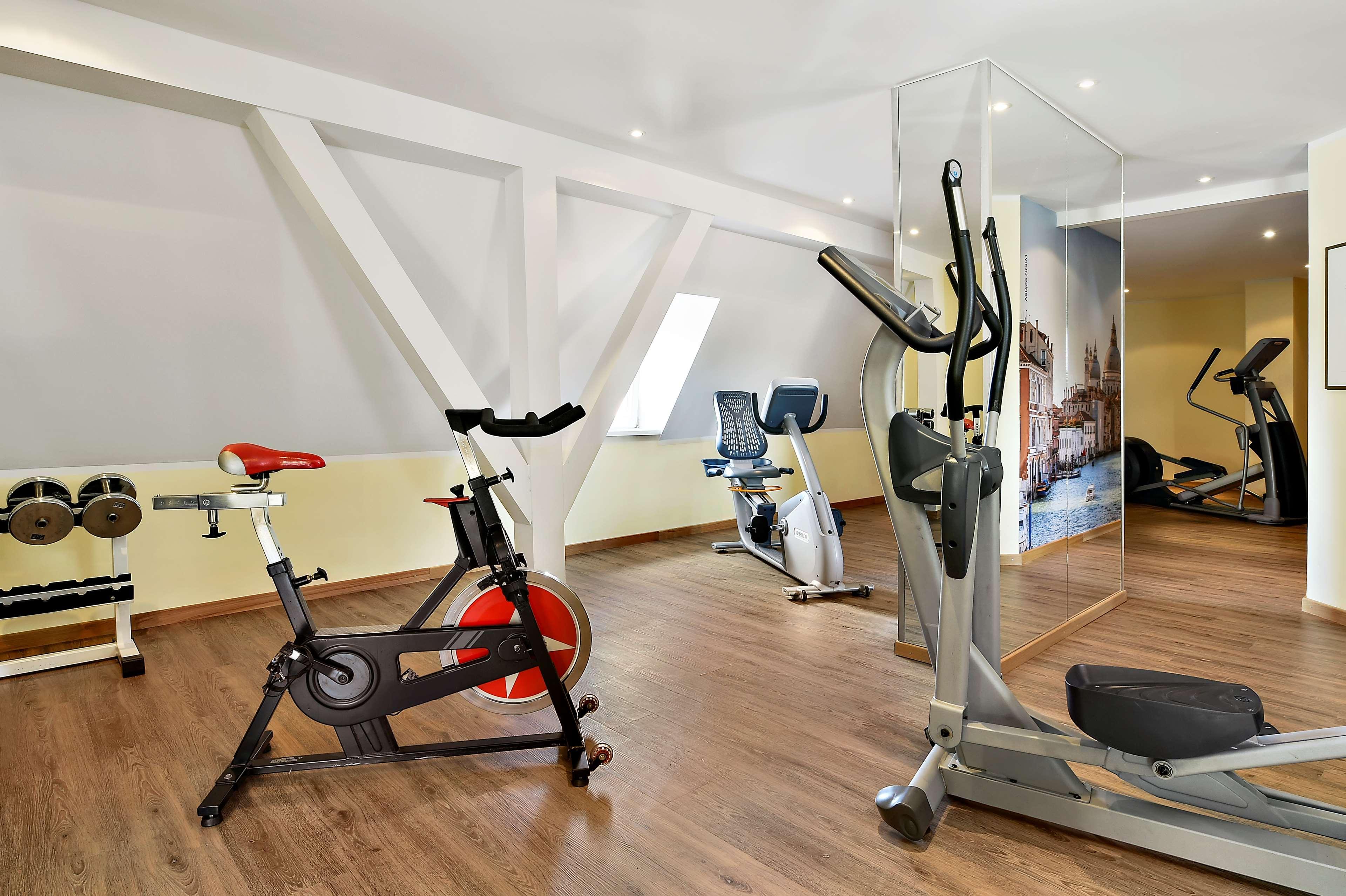 Hotel Kloesterle Noerdlingen - In Kuerze Elaya Hotel Kloesterle נורדלינגן מראה חיצוני תמונה