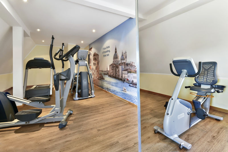 Hotel Kloesterle Noerdlingen - In Kuerze Elaya Hotel Kloesterle נורדלינגן מראה חיצוני תמונה