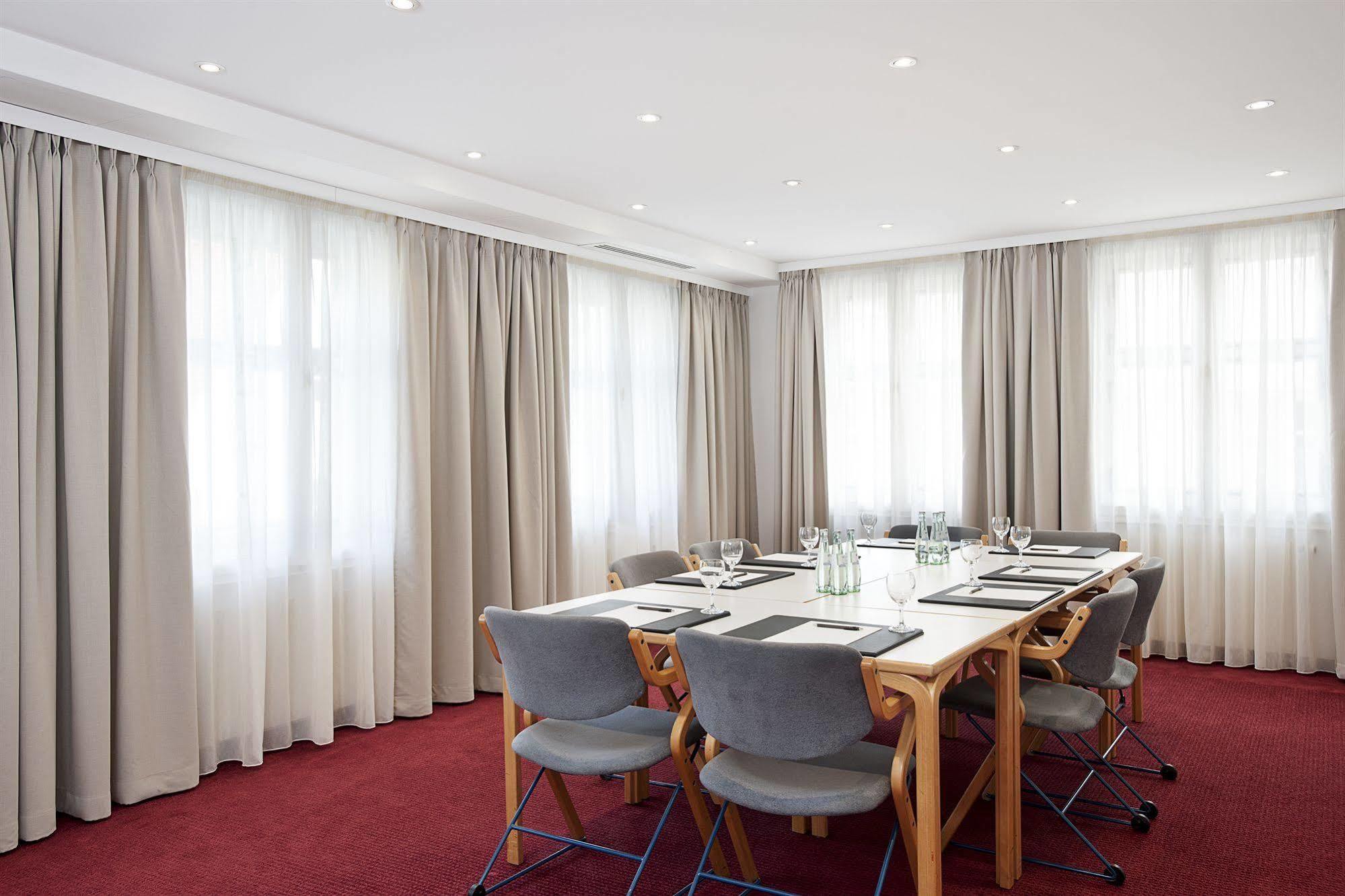 Hotel Kloesterle Noerdlingen - In Kuerze Elaya Hotel Kloesterle נורדלינגן מראה חיצוני תמונה